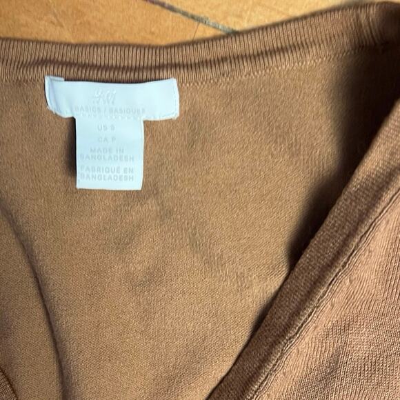 H&M Camel Brown Fitted V-Neck Cardigan Sweater Size S - Picture 4 of 5